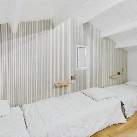 à 100 M, Maison 8 Pers Avec Jardin&bbq Hébergement de vacances